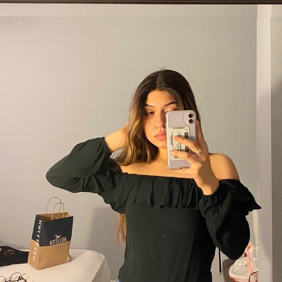 Off the shoulder Bebe - Picture 2 of 3